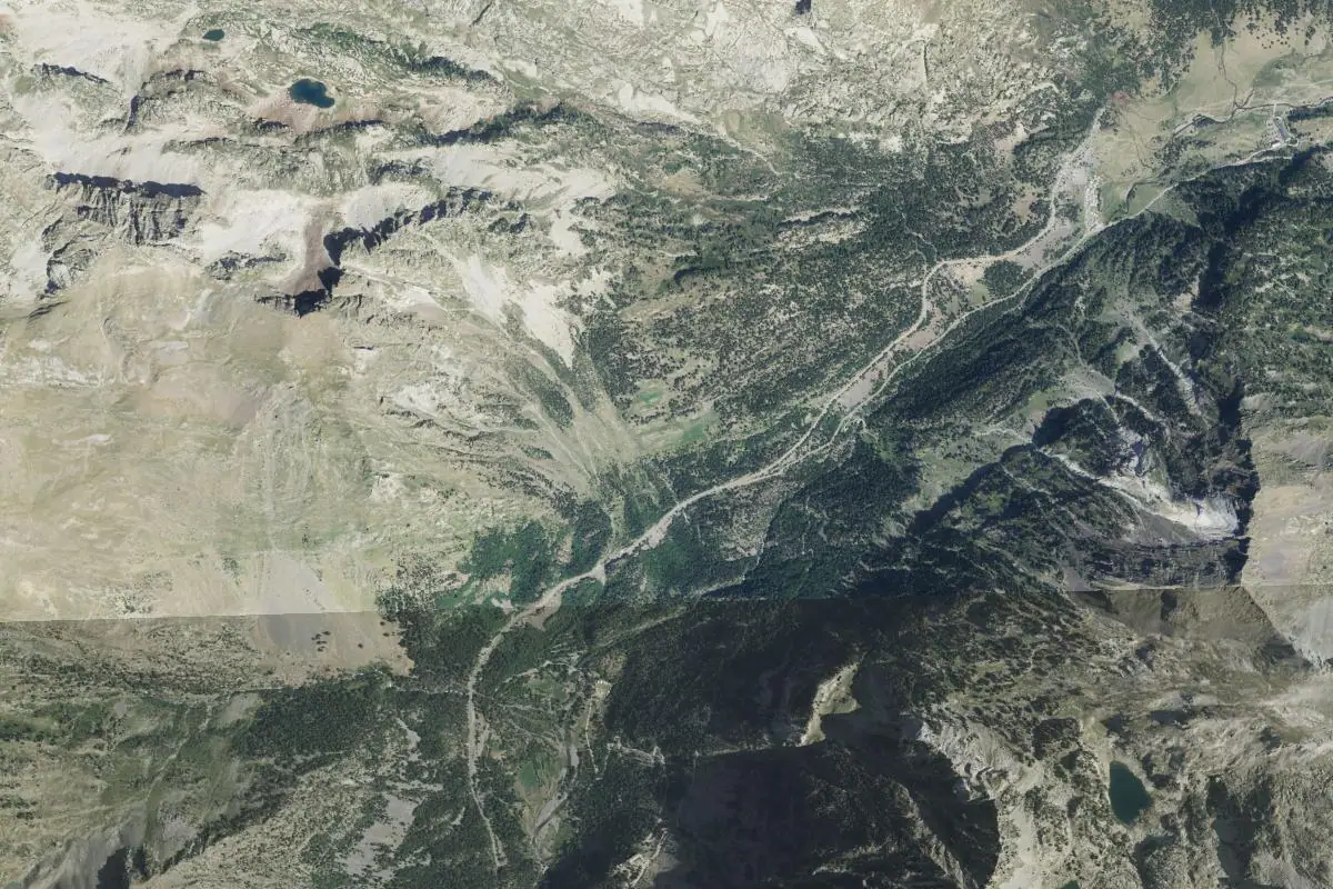 Aerial photo of the Valle de Benasque · Valle de Remuñe area