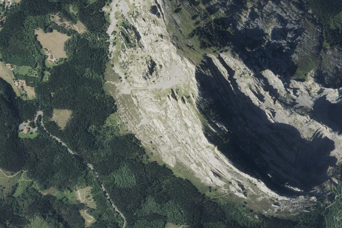 Aerial photo of the Untzillaitz-Sur area