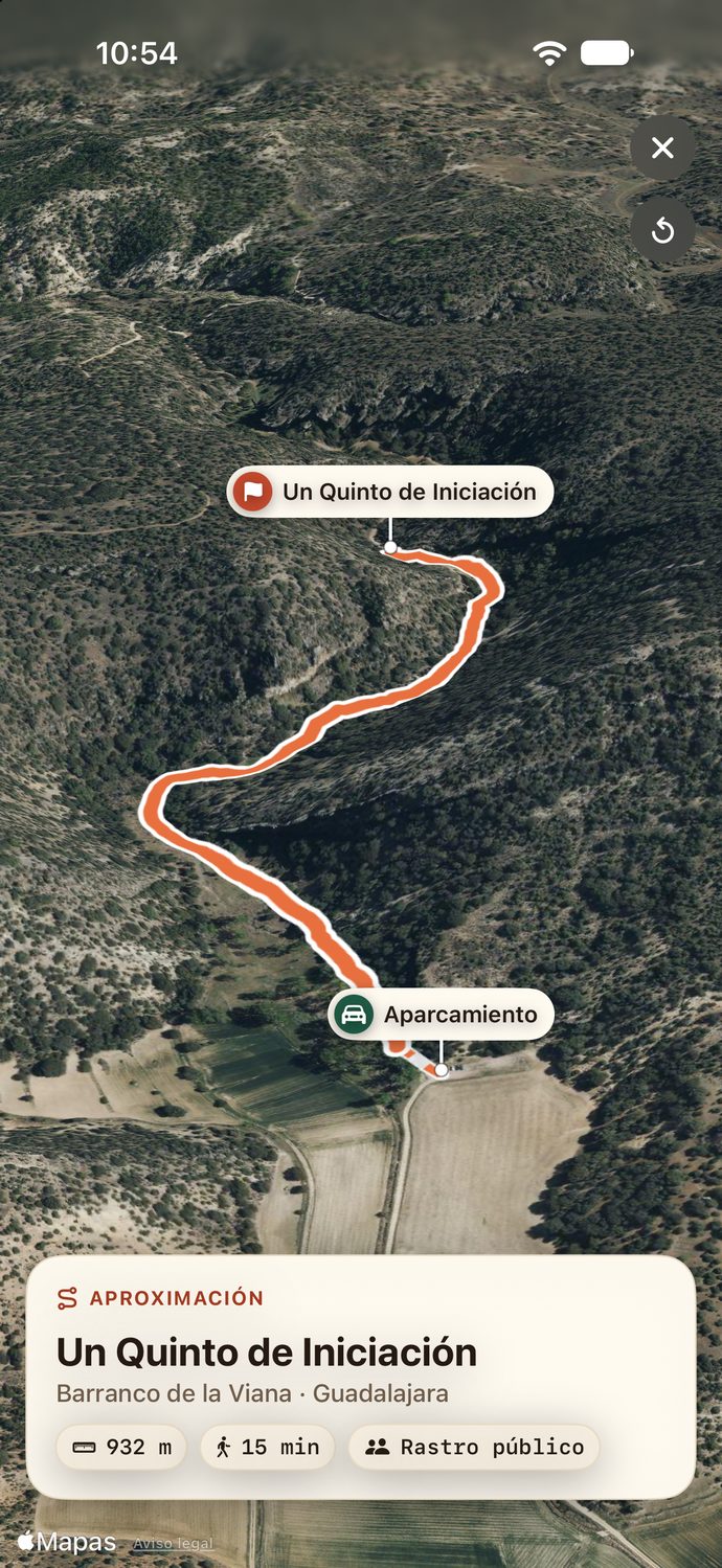 La aproximación en 3D en Cordada: el camino del aparcamiento al sector Un Quinto de Iniciación, en el Barranco de la Viana, sobre el satélite con relieve.