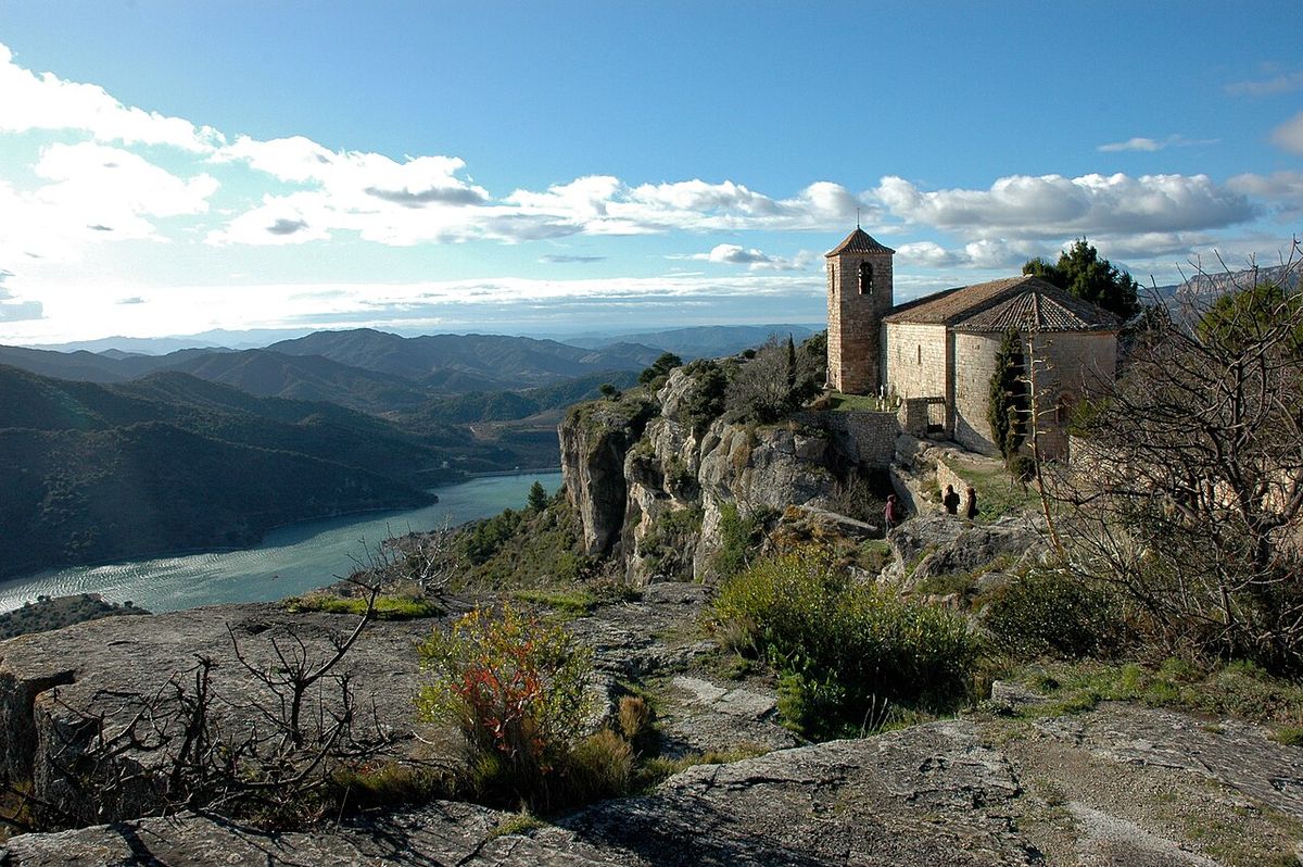 Siurana above the reservoir